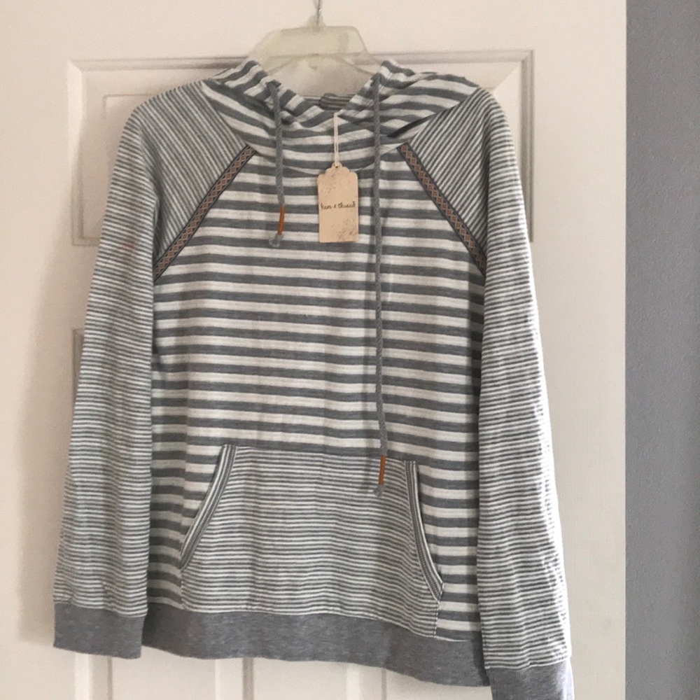Hem and thread pull over sweater